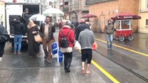 Taksim'de 'Yalın Ayak'lı Duygu Sömürüsü