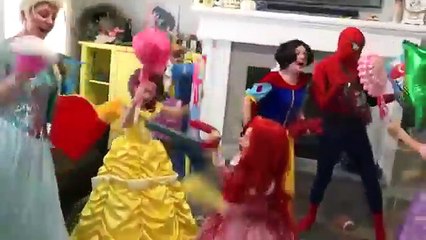 Frozen Elsa Bitten on Leg by Cat Funny Video New Story! Spiderman Frozen Elsa Superhero In Real Life