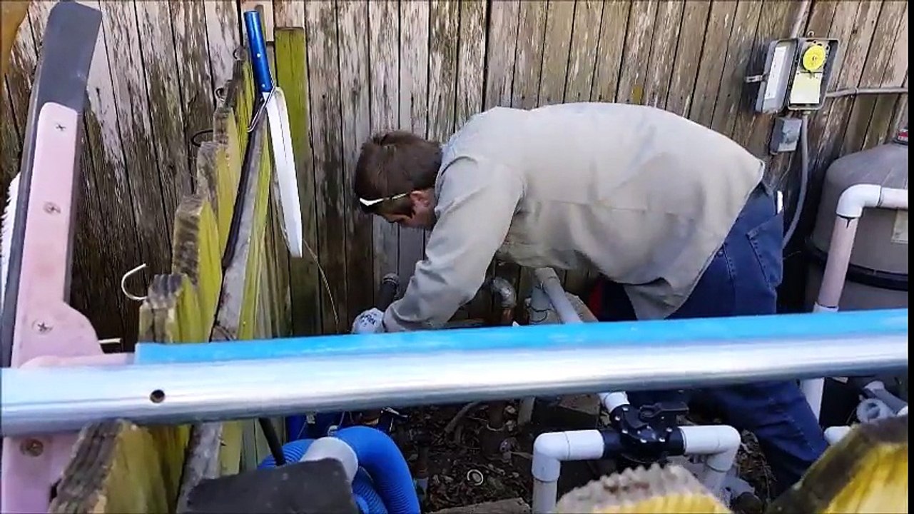 Home Inspector Dallas Shows Gas Line Problems | (214) 960-1005 | CALL US!
