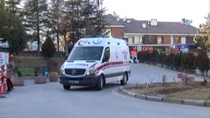 Porsuk Çayı'na Düşen Yaşlı Adamı Vatandaşlar Kurtardı