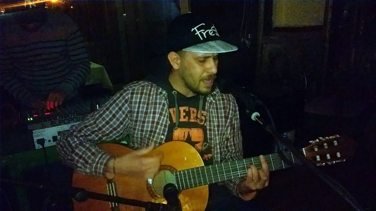 No Name Bar - Live guitar performance