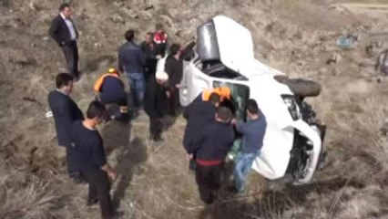 Otomobil 300 Metrelik Uçuruma Yuvarlandı