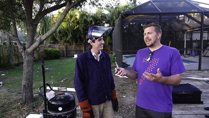 C’est impressionnant, ce qui se passe lorsqu’on jette un iPhone dans de l'aluminium en fusion