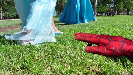 Человек-паук теряет руку и замороженные elsa Эльза против зла! Сумасшедшей силы супергероев удовольствие