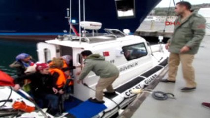 Izmir - Çeşme ve Dikili'de 94 Mülteci Yakalandı