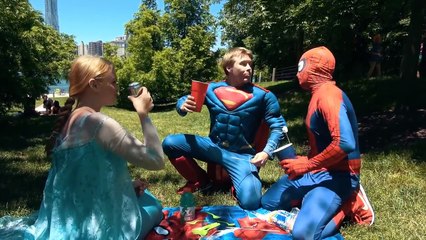 Elsa & Spider-man & Superman vs Maleficent / Real Life SuperHeroes in New York