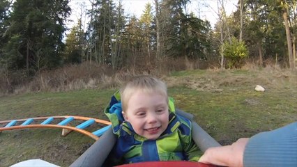 Pour son fils, Scott a construit une montagne russe dans son jardin