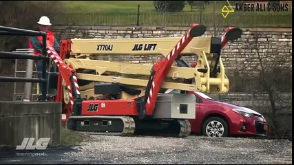 JLG X770AJ Compact Crawler Boom Lift