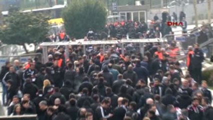 Beşiktaşlı Taraftarlar Vodafone Arena'da Derbi Için Toplanmaya Başladı