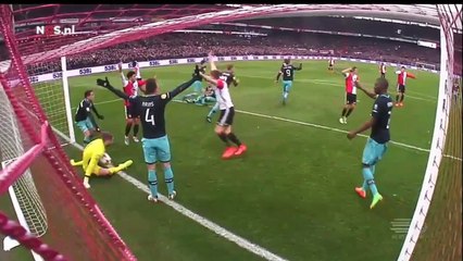 L'énorme boulette du gardien du PSV !