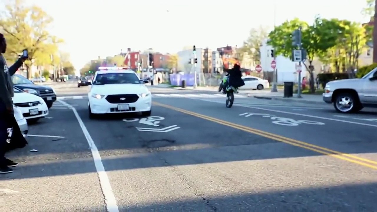 COMPIL EXTREME MOTARD VS POLICE FRANCE USA CANADA