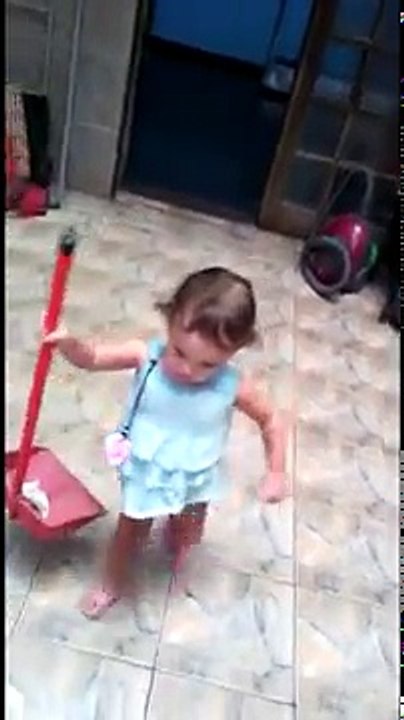 Bebe quer jogar no lixo