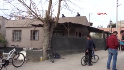 Adana Evinin Damında Intihar Etti