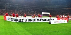 Galatasaray ve Beşiktaş Derbiye 15 Temmuz Şehitlerinin Çocuklarıyla Çıktı