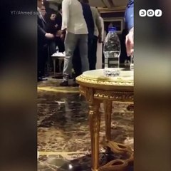 علامات الألم والحزن تظهر على أبو تريكة في عزاء والده بقطر