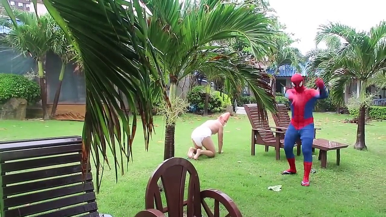 Замороженные elsa и Человек-Паук против злой ребенок какает! ж/Балагура Анна Человек-паук женщина-кошка! Супергерой Ф