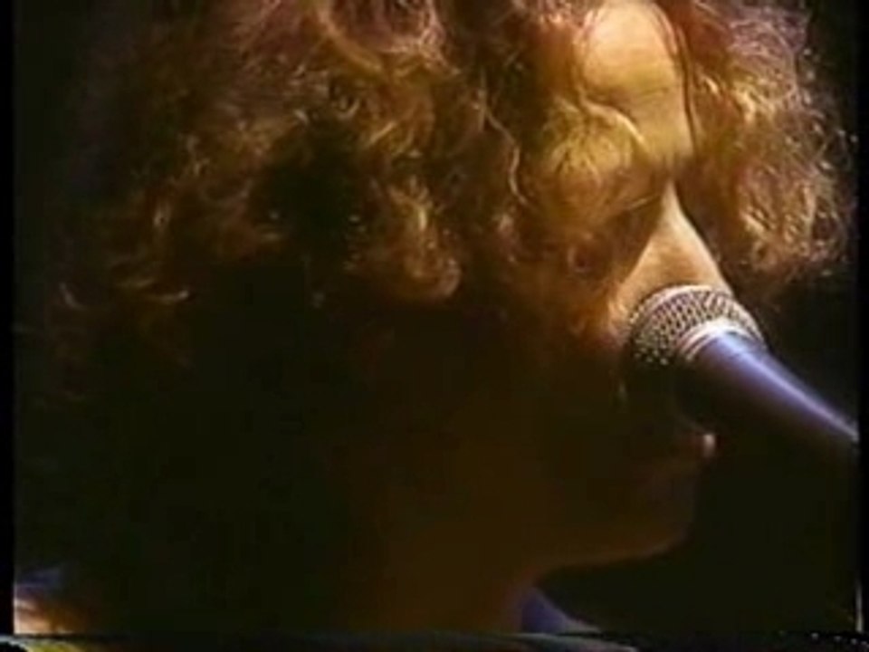 Sheryl Crow - "Riverwide" (live acoustic)