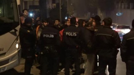 Florya'ya Giden Taraftarlar, Takımı ve Yönetimi Protesto Etti
