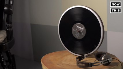 This Minimalist Turntable Doesn't Obstruct Your Vinyl