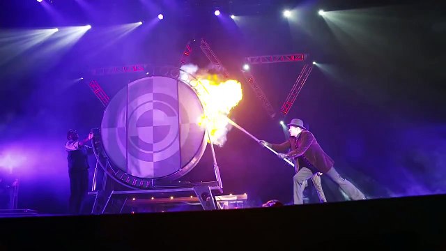 2016.11.21 Enzo Weyne - The Illusionists @ Folies Bergères Paris