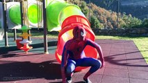 Человек-паук против Венома НЕРФ война ж Железный человек комиксы в реальной жизни! Супергерой Дети