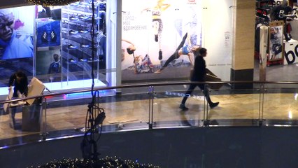 When something goes wrong (Epic fail in shopping mall)