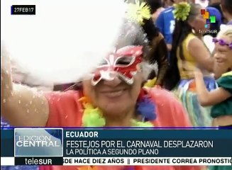 Ecuador disfruta su carnaval en medio de una intensa jornada electoral