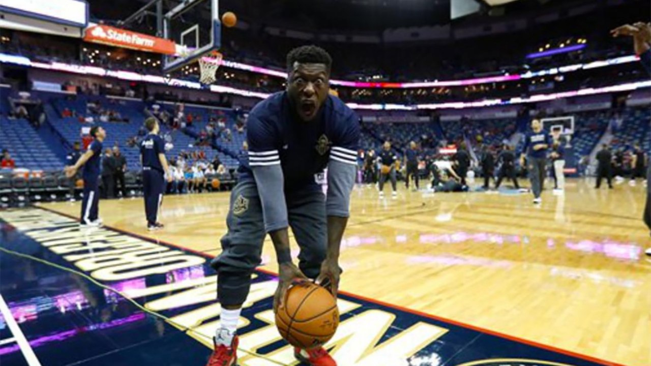 Nate Robinson CRAWLS Between Defender's Legs to Avoid Double-Team in NBA Comeback Attempt