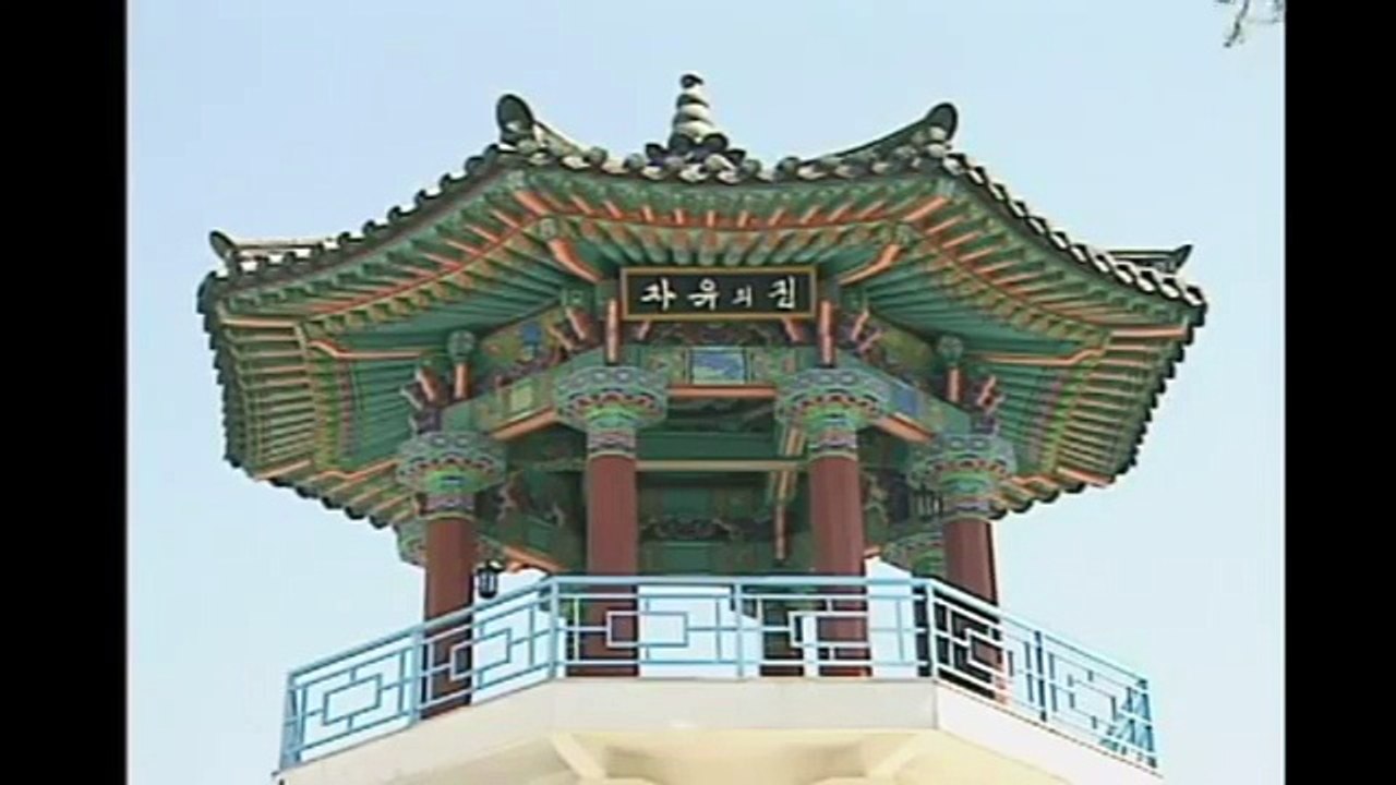 최초영상-북한측 판문점 초입모습과 한국서 본 북한마을 모습 공개