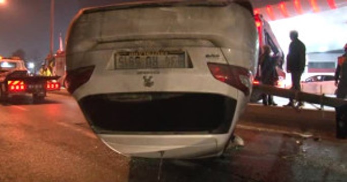 Aydınlatma Direğine Çarpıp Takla Atan Araçtan Burnu Bile Kanamadan Çıktı