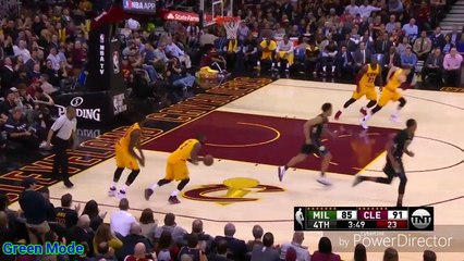 Kyrie Irving casse les chevilles de John Henson