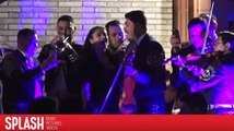 Salma Hayak singt nach den Oscars mit einer Mariachi Band