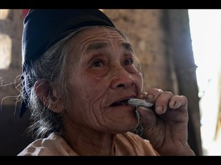 Những người bốc đất về ăn chỉ có ở Vĩnh Phúc!  [Chuyện lạ Việt Nam]