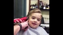 Loạt biểu cảm của cậu bé đẹp trai khi cắt tóc khiến dân mạng điên đảo