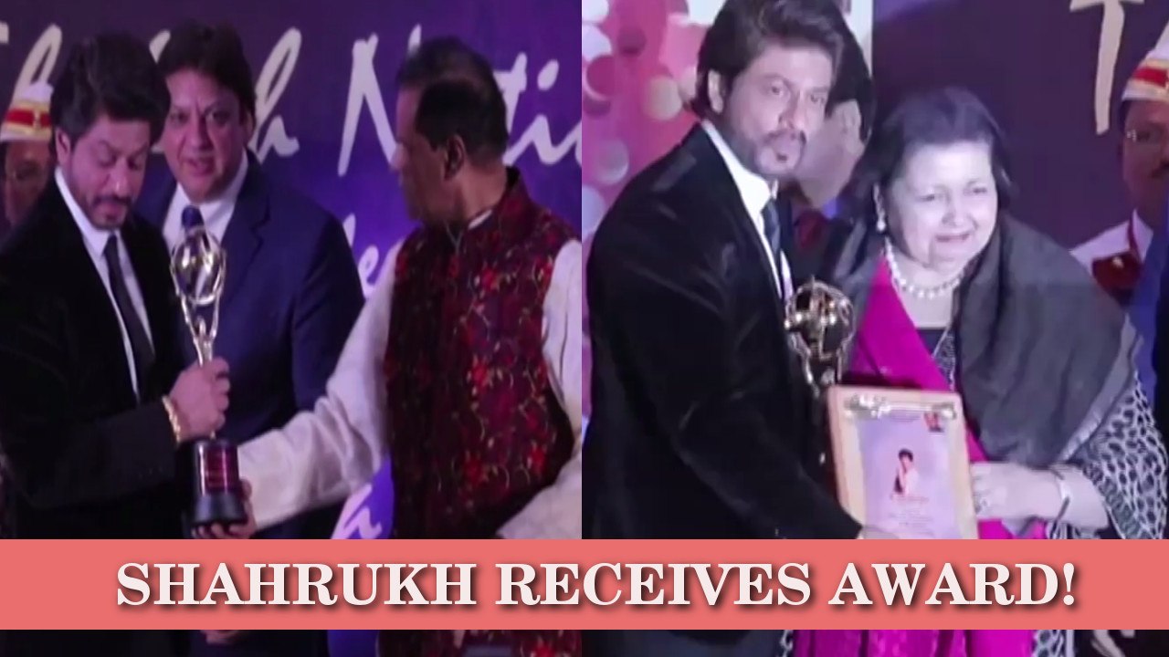 Shahrukh Khan Receives With Yash Chopra Memorial Award 2017