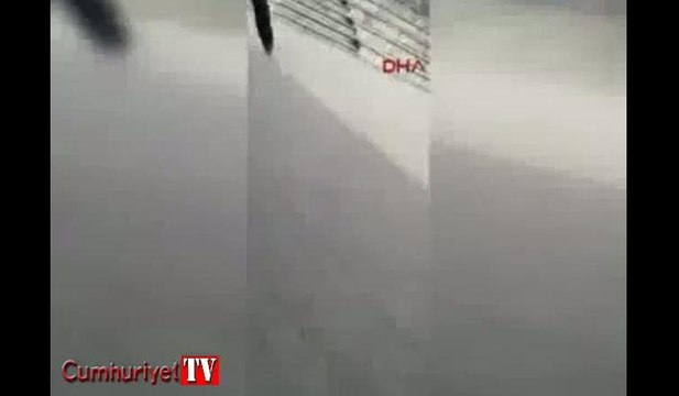 Liseli kızlar bir erkek için kavga etti