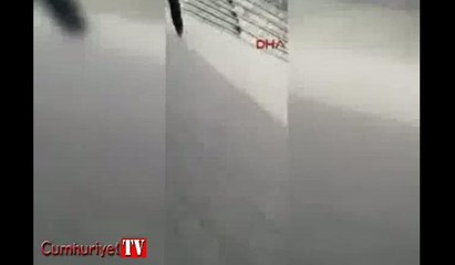 Liseli kızlar bir erkek için kavga etti