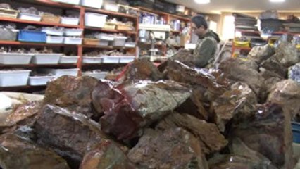 25 Senelik Bobinaj Ustası Yarı Değerli Mineral Taşları Toplayarak Sanat Evi Açtı