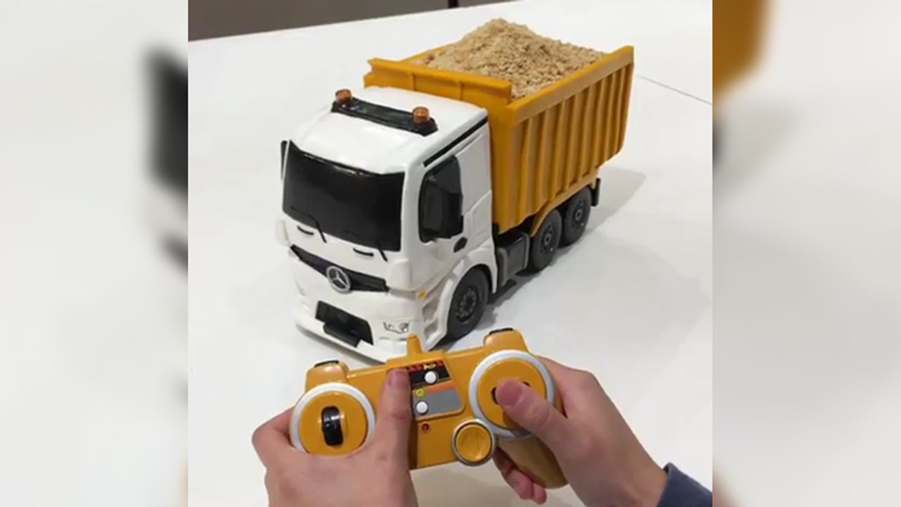 Elle réalisé un gâteau radiocommandé