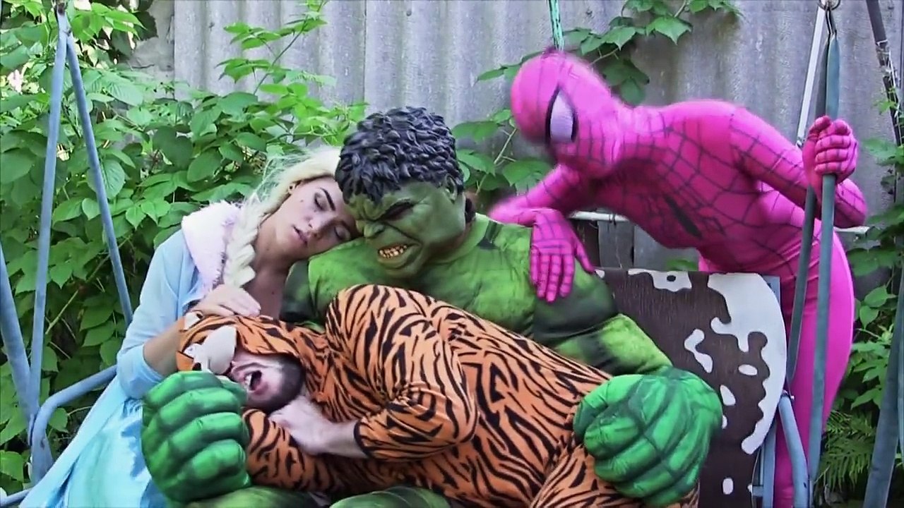 Замороженные Эльза Становится Зомби! Человек-паук против Бэтмена Вт/ розовый Человек-паук, Джокер, Малефисента