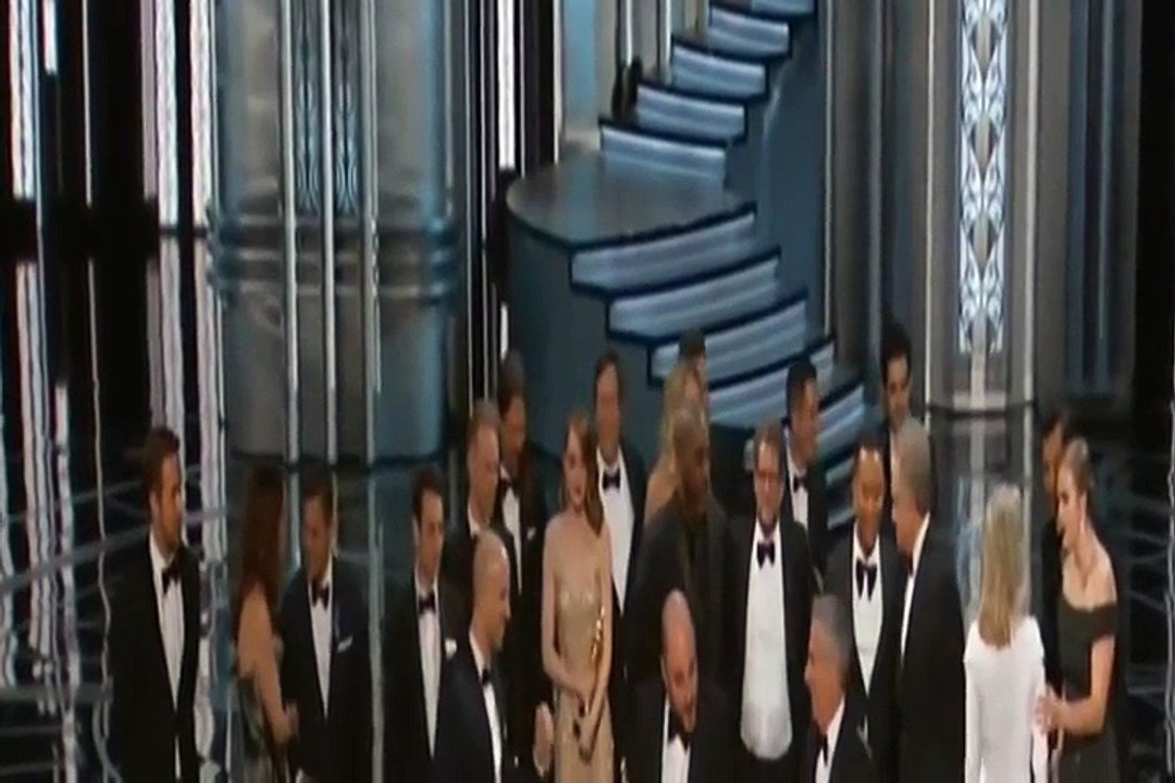 ERRO NO OSCAR 2017 APRESENTADOR ANUNCIA O VENCEDOR ERRADO