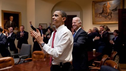 How President Obama's Former Photographer Is Throwing Major Shade At President Trump