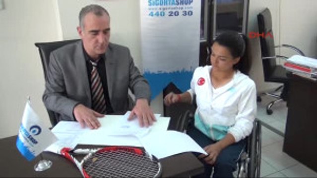 Izmir Engelli Milli Tenisçi Büşra Ün Ün Görüntüsü