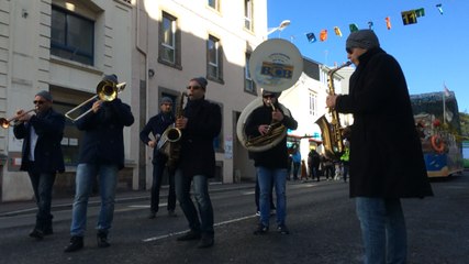 La dernière cavalcade du Carnaval vient de s'élancer