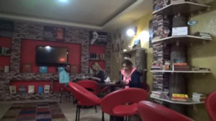 Tatvan'daki Bu Kafede Çay ve Kahvenin Yanında Kitap İsteniyor