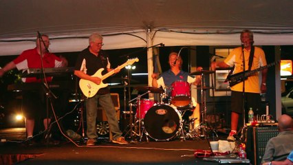 Wolfe Brothers played 'Yackety Yack' in Memphis Elvis Week 2016