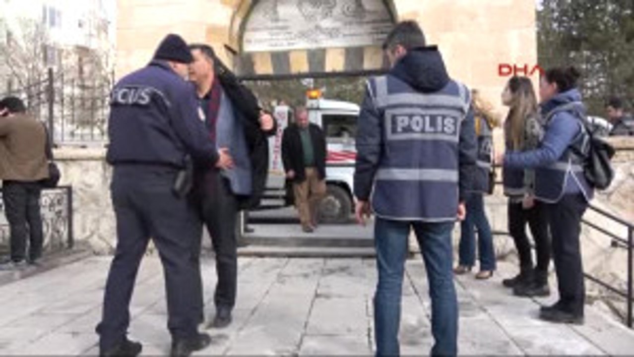 Sivas Bakan Yılmaz Sivas'ta Cenaze Namazına Katıldı