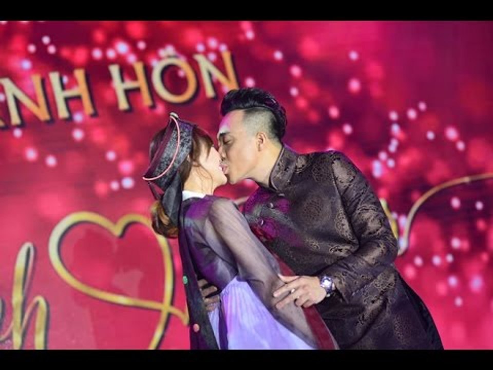 Đám cưới Trấn Thành - Hari Won lệ ướt mi  trao nhau nụ hôn đắm đuối