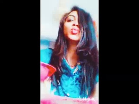 Indian Actress Arshi Khan New Message For Shahid Khan Afridi - Watch Video