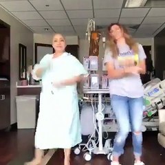 La danse de cette patiente avec son infirmière vous arrachera un sourire. Magnifique !